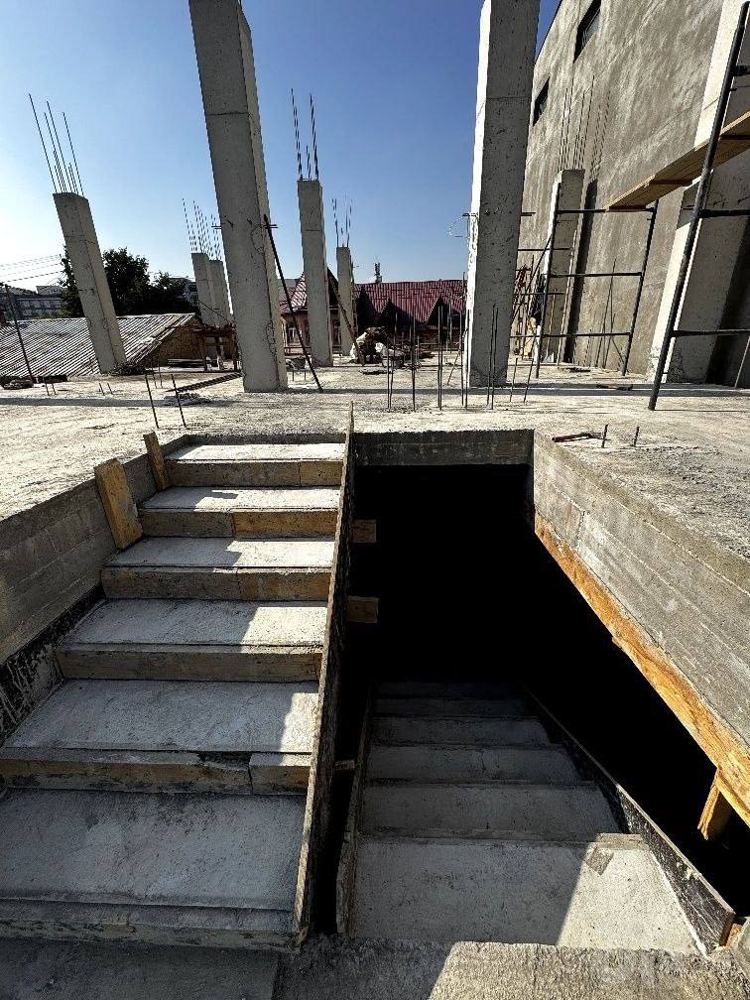 Monolit zinapoya va kolonnalar